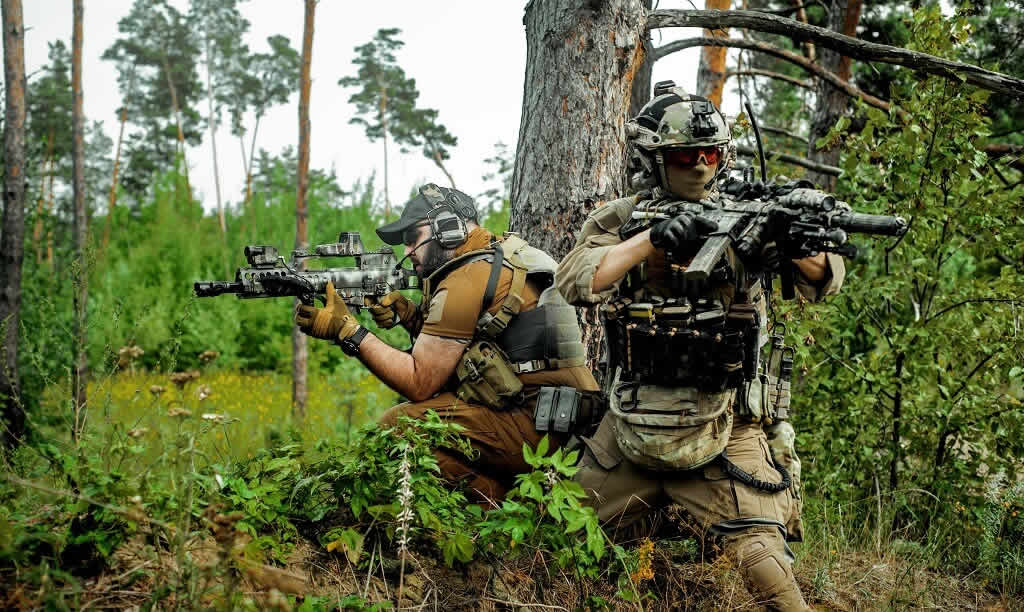 airsoft-vest-askeri-hucum-yelegi-farki airsoft vest askeri hucum yelegi farki