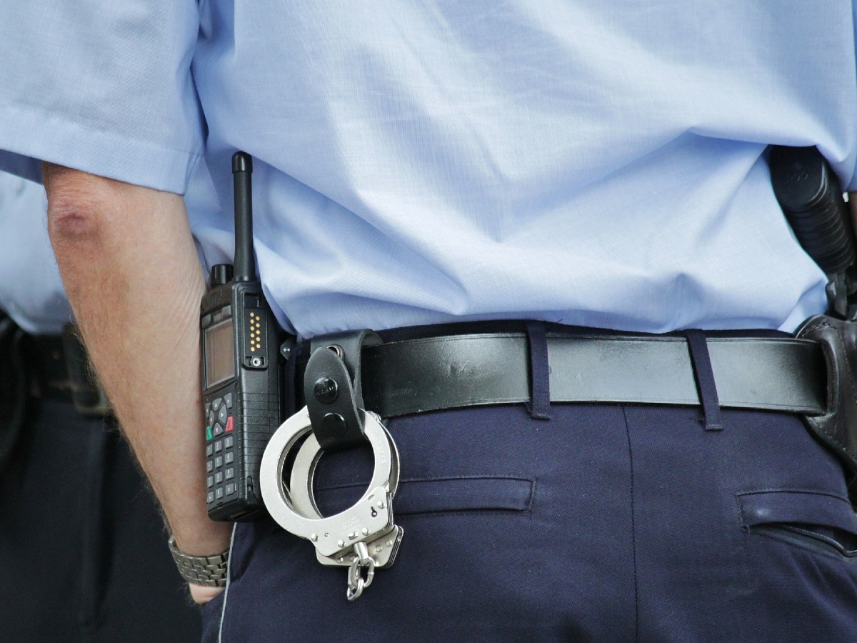 zincirli polis kelepcesi